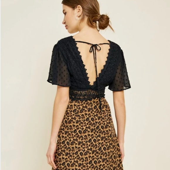 Crochet Lace Crop Top - Picture 3 of 5